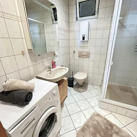 Apartament 35qm 4 Personen Zentral! Kino! Kueche! Wallbox! Raeder, Eg *