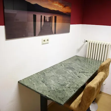 35qm 4 Personen Zentral! Kino! Kueche! Wallbox! Raeder, Eg Apartament *