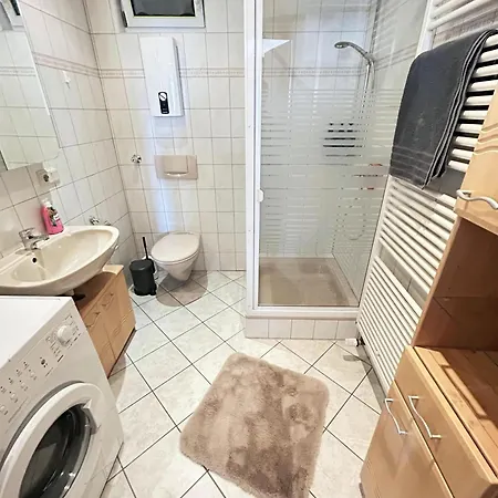 35qm 4 Personen Zentral! Kino! Kueche! Wallbox! Raeder, Eg Apartament *