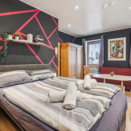 Daire Bat Solutions Trier-euren - Alles Was Ein Nicht Bietet - 35 Qm Ferienwohnung, Heimkino, Wallbox, Kueche Fuer 4 Personen