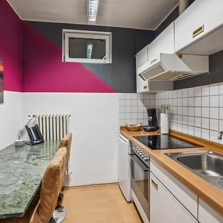 Daire Bat Solutions Trier-euren - Alles Was Ein Nicht Bietet - 35 Qm Ferienwohnung, Heimkino, Wallbox, Kueche Fuer 4 Personen Trier