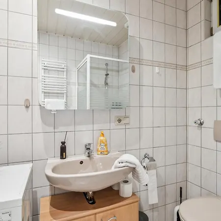 Daire Bat Solutions Trier-euren - Alles Was Ein Nicht Bietet - 35 Qm Ferienwohnung, Heimkino, Wallbox, Kueche Fuer 4 Personen