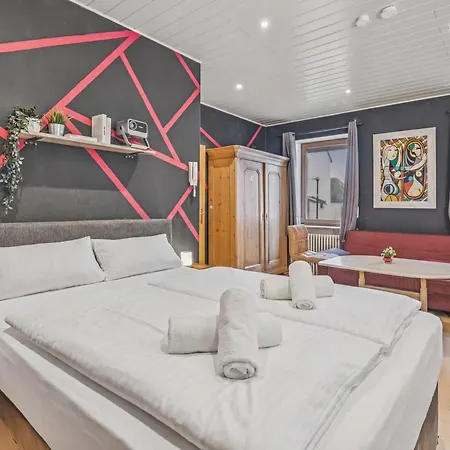 Bat Solutions Trier-euren - Alles Was Ein Nicht Bietet - 35 Qm Ferienwohnung, Heimkino, Wallbox, Kueche Fuer 4 Personen * Трир