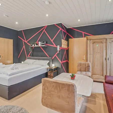Апартаменты Bat Solutions Trier-euren - Alles Was Ein Nicht Bietet - 35 Qm Ferienwohnung, Heimkino, Wallbox, Kueche Fuer 4 Personen *